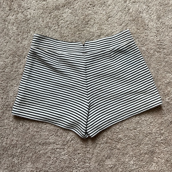 BCBG White & Black Stripes Short - Picture 4 of 4